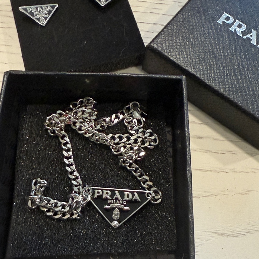 Prada - Picture 4 of 7